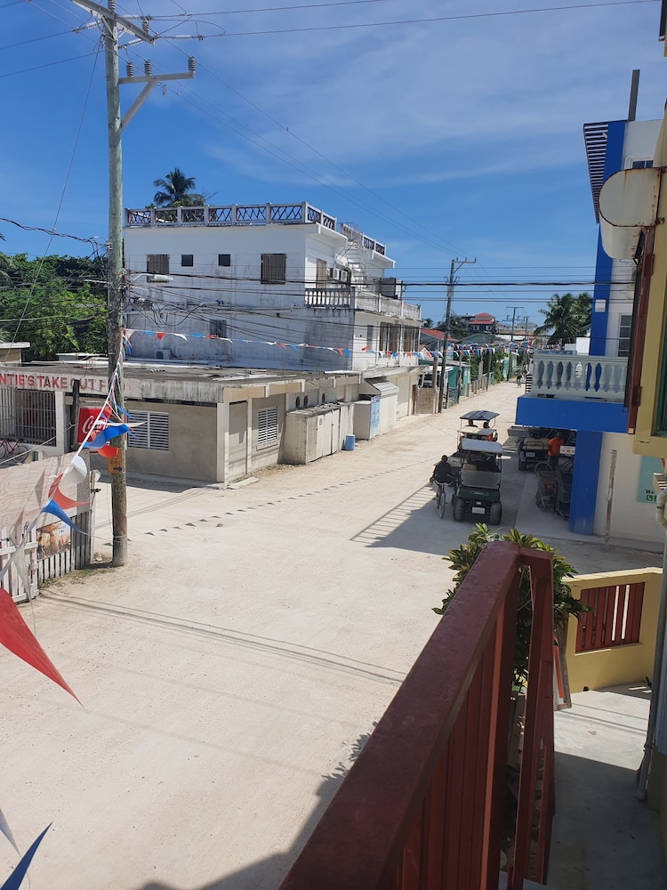 caye caulker plaza hotel