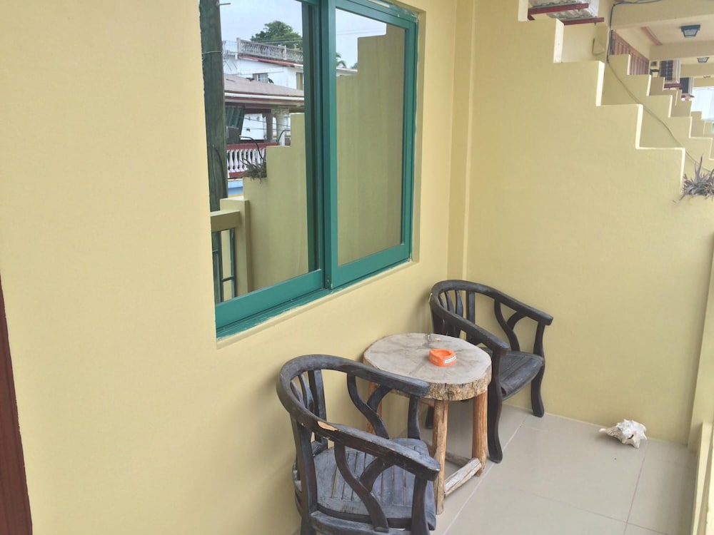 caye caulker plaza hotel