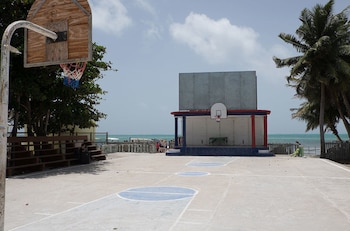caye caulker plaza hotel