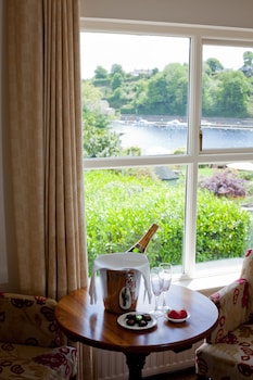 the lakeside hotel and leisure centre