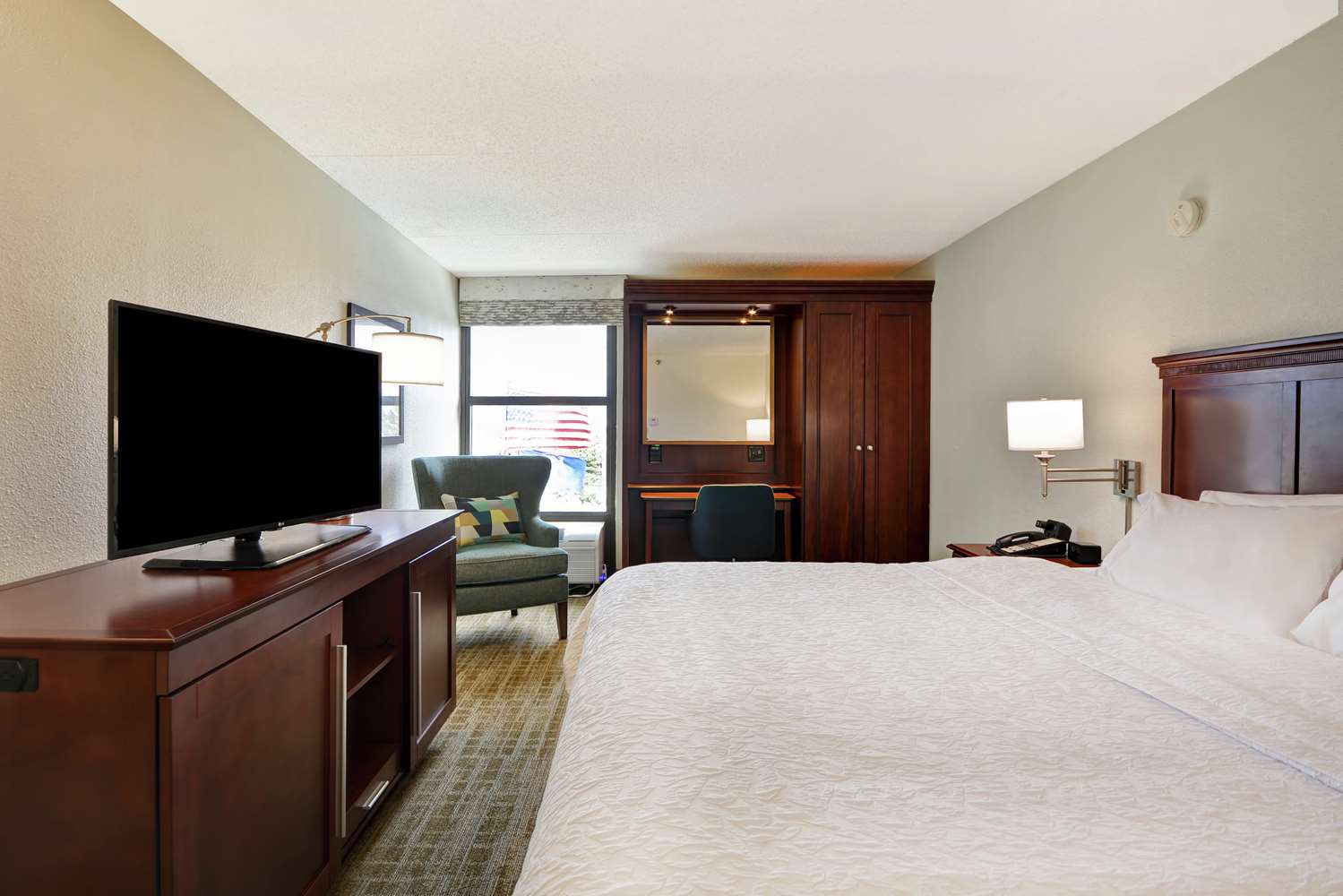 hampton inn detroit madison heights south troy