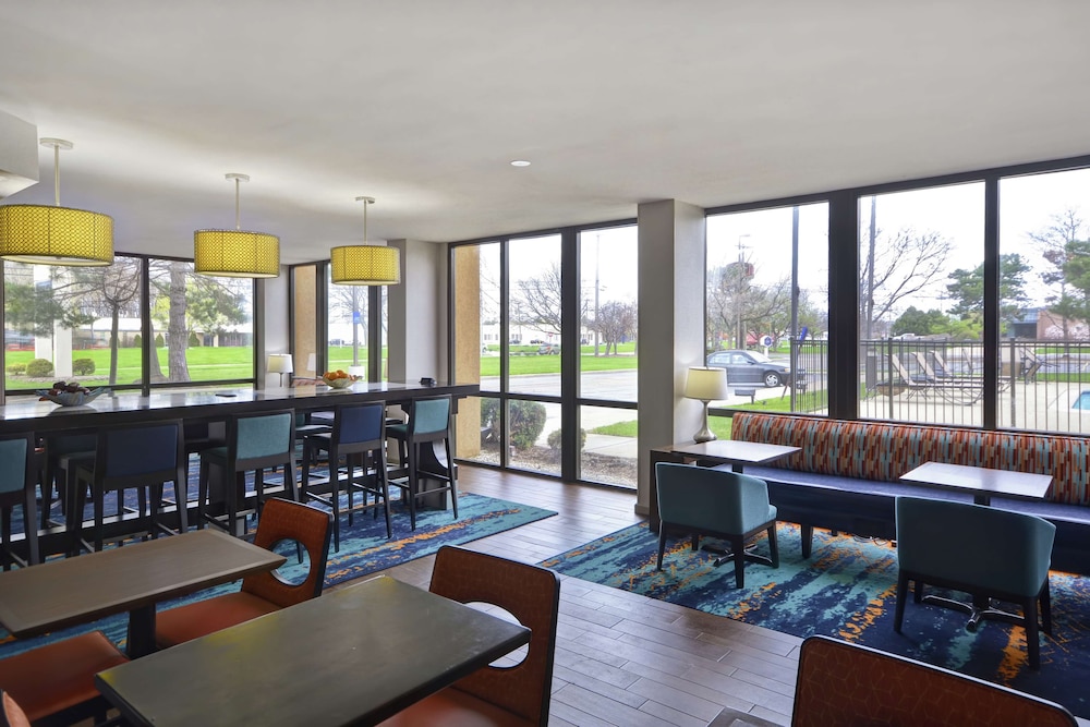 hampton inn detroit madison heights south troy