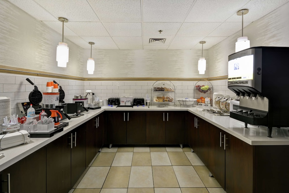 hampton inn detroit madison heights south troy