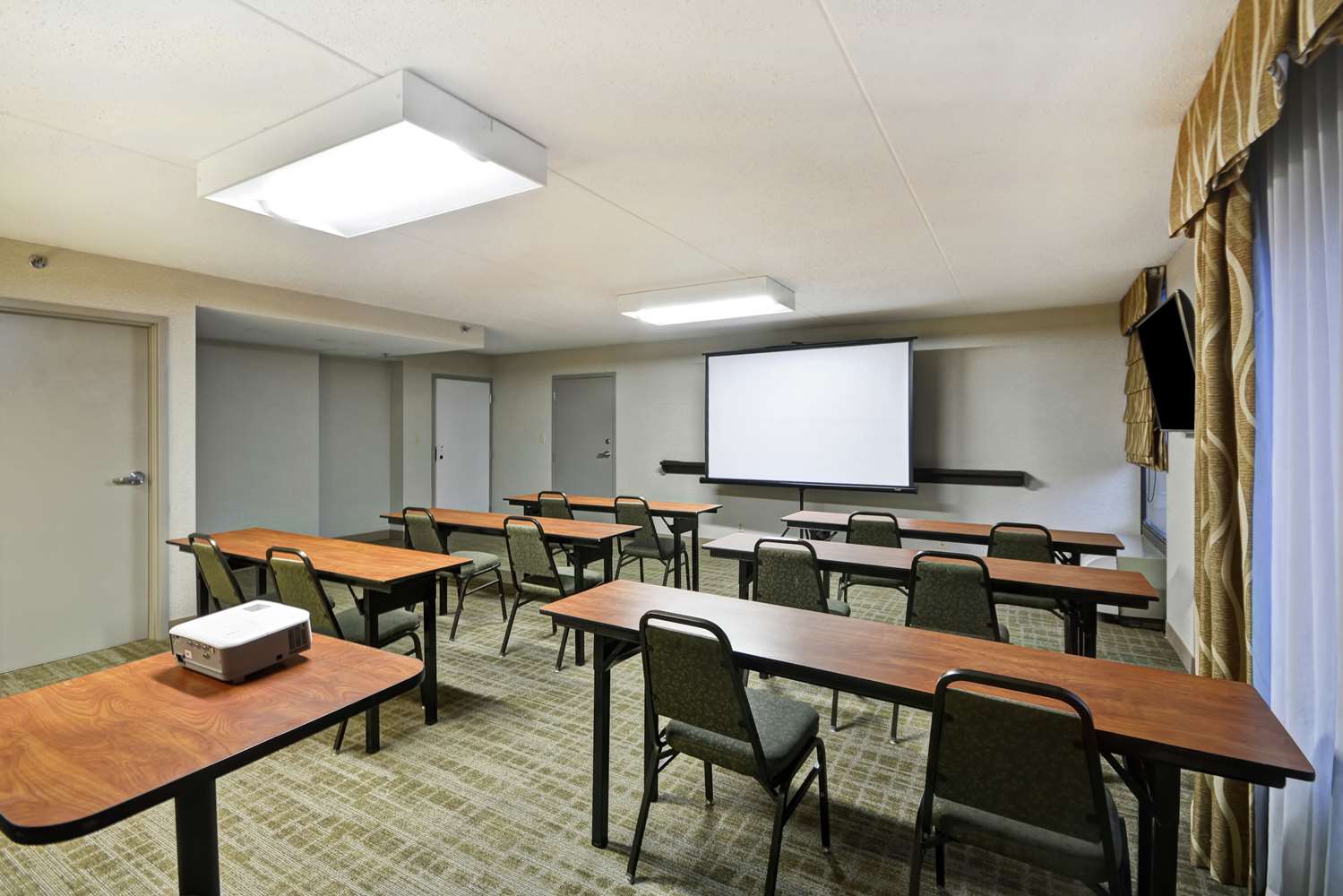 hampton inn detroit madison heights south troy