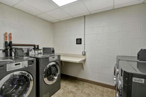 hampton inn detroit madison heights south troy