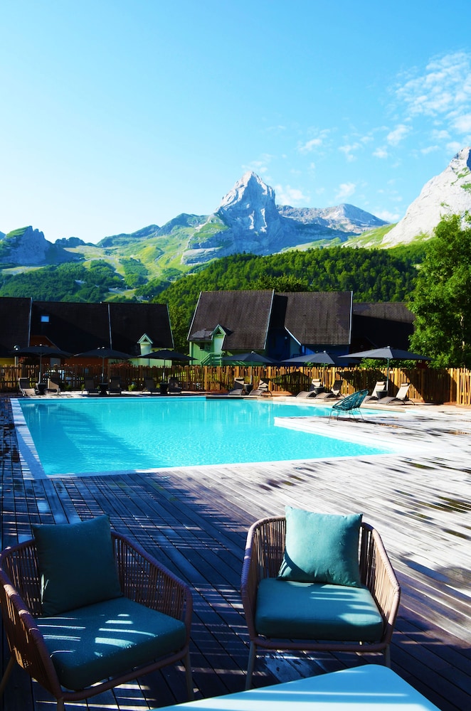 isko basecamp and hotel