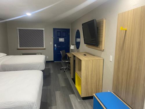 Desert Inn,,2.5 star