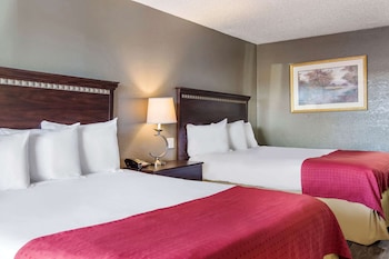 rodeway inn near hall of fame
