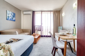 park regis concierge apartments