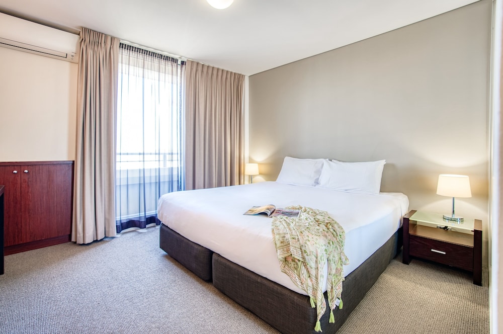 park regis concierge apartments