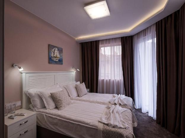 caro aparthotel