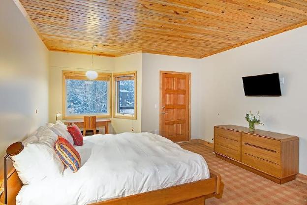ice house suites and condominiums