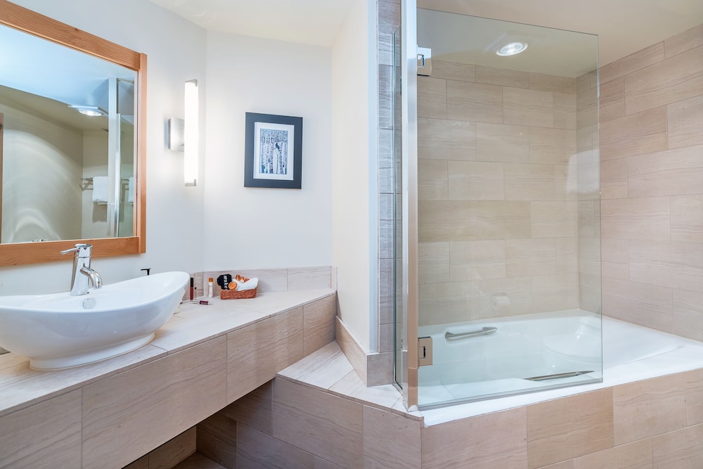 ice house suites and condominiums