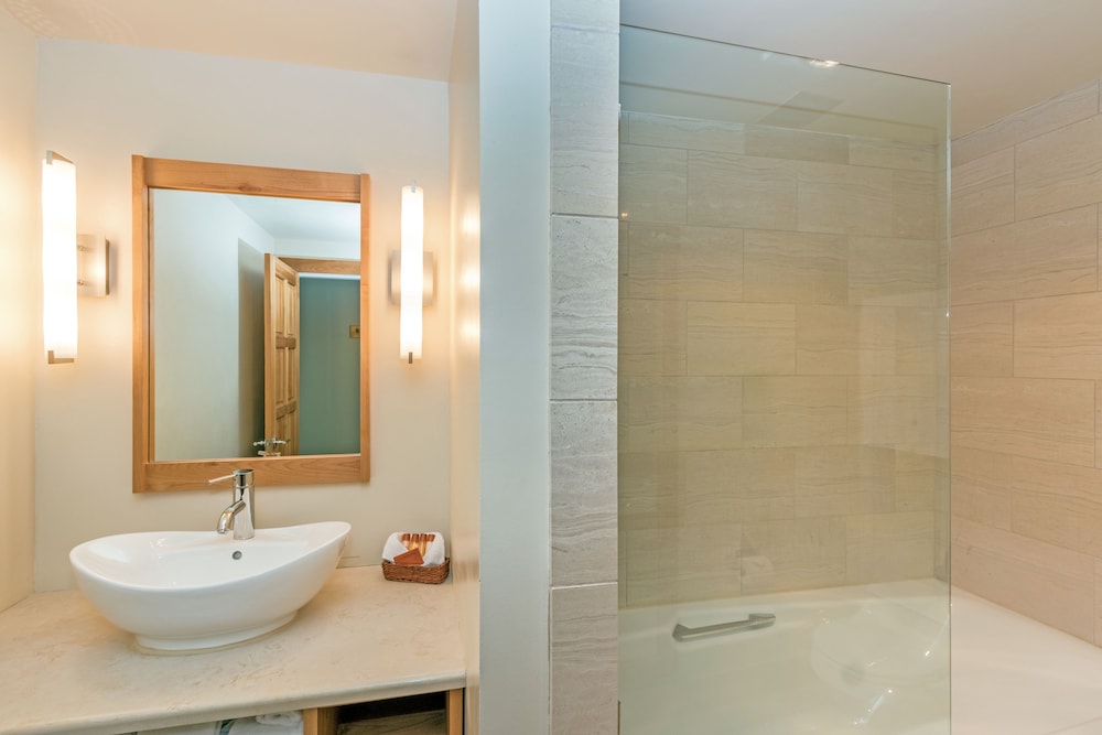 ice house suites and condominiums
