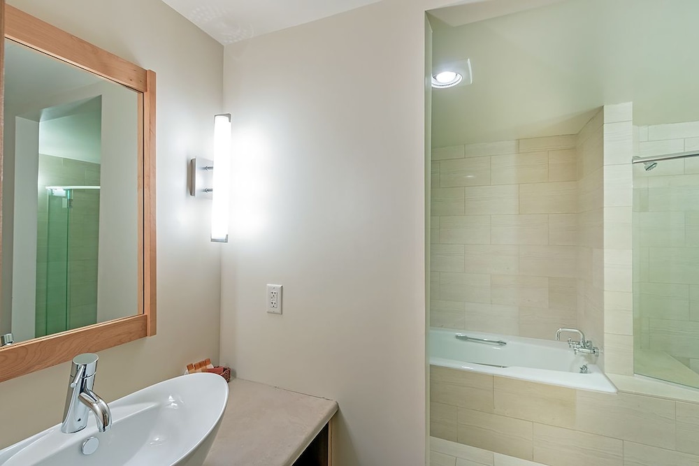 ice house suites and condominiums