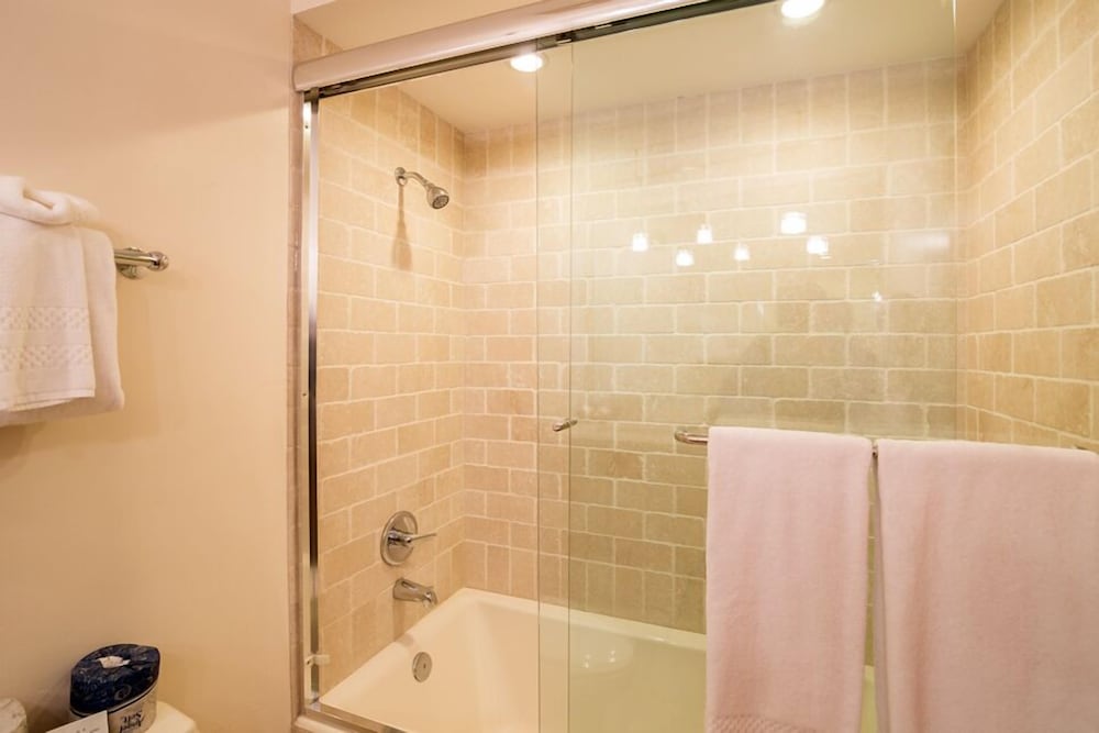 ice house suites and condominiums