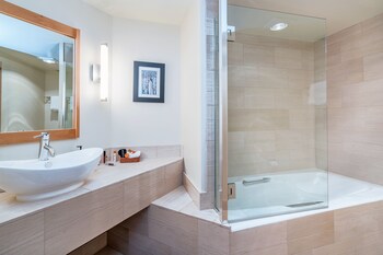 ice house suites and condominiums