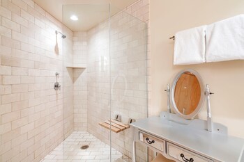 ice house suites and condominiums