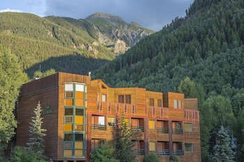 ice house suites and condominiums