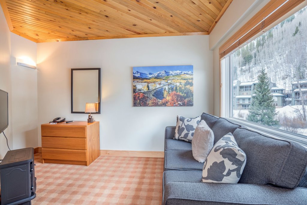ice house suites and condominiums