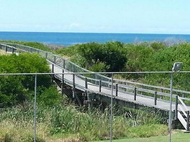 aqualuna beach resort