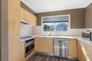 aqualuna beach resort