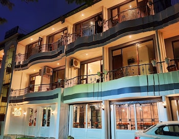 the lake hill lake side hotel