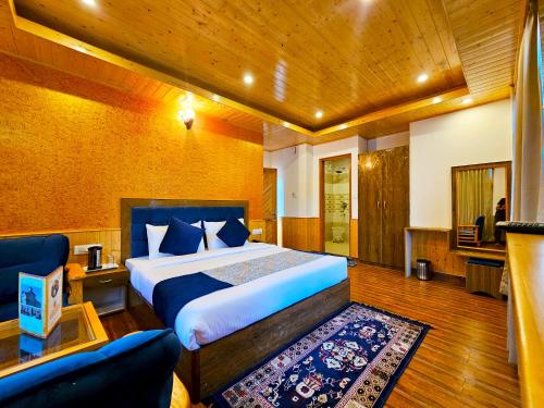 hotel marina heights