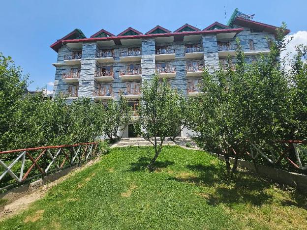 hotel marina heights