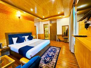 hotel marina heights