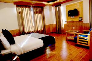 hotel marina heights