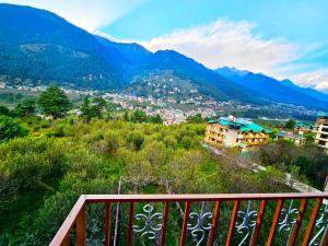 hotel marina heights