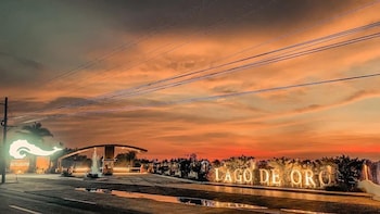 lago de oro hotel and wakepark