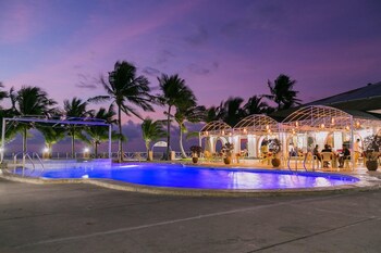 lago de oro hotel and wakepark