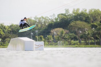 lago de oro hotel and wakepark