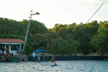 lago de oro hotel and wakepark