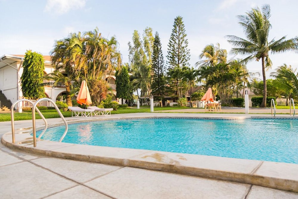 lago de oro hotel and wakepark