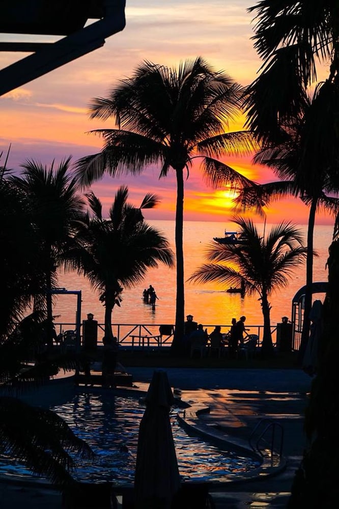 lago de oro hotel and wakepark