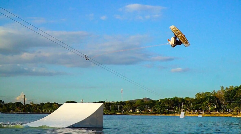 lago de oro hotel and wakepark