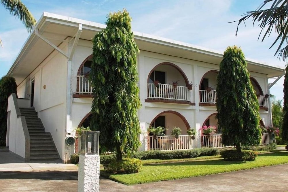 lago de oro hotel and wakepark