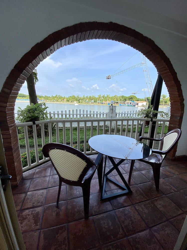 lago de oro hotel and wakepark