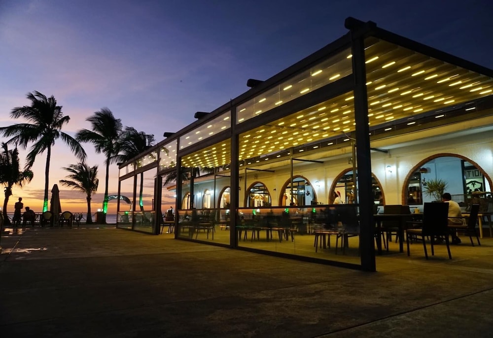 lago de oro hotel and wakepark