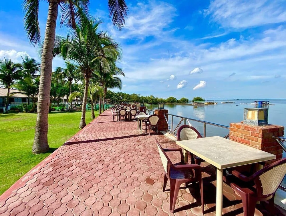 lago de oro hotel and wakepark