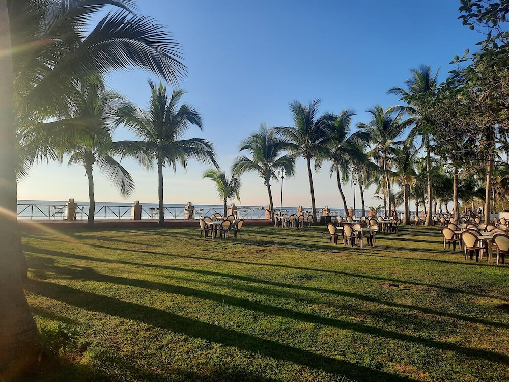 lago de oro hotel and wakepark