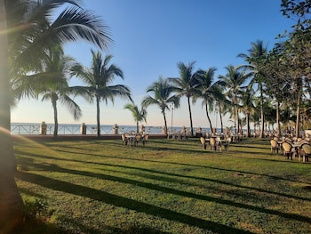 lago de oro hotel and wakepark