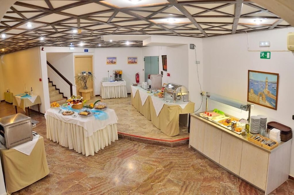 elena beach hotel