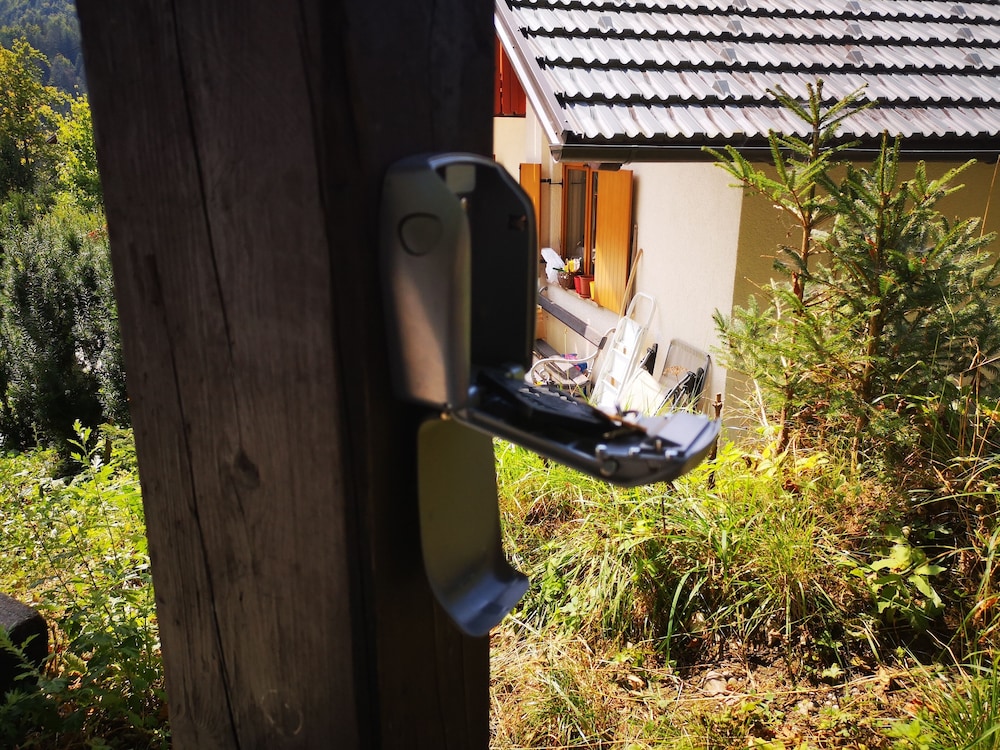 apartment crystal rose