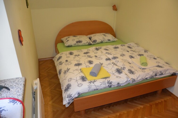 apartment crystal rose