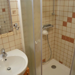 apartment crystal rose