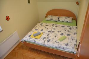 apartment crystal rose